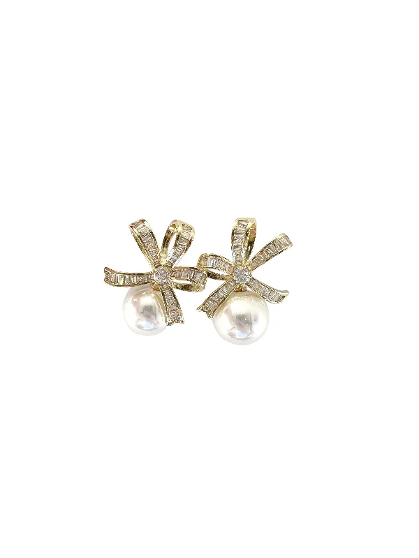 Pearl Ribbon Earring