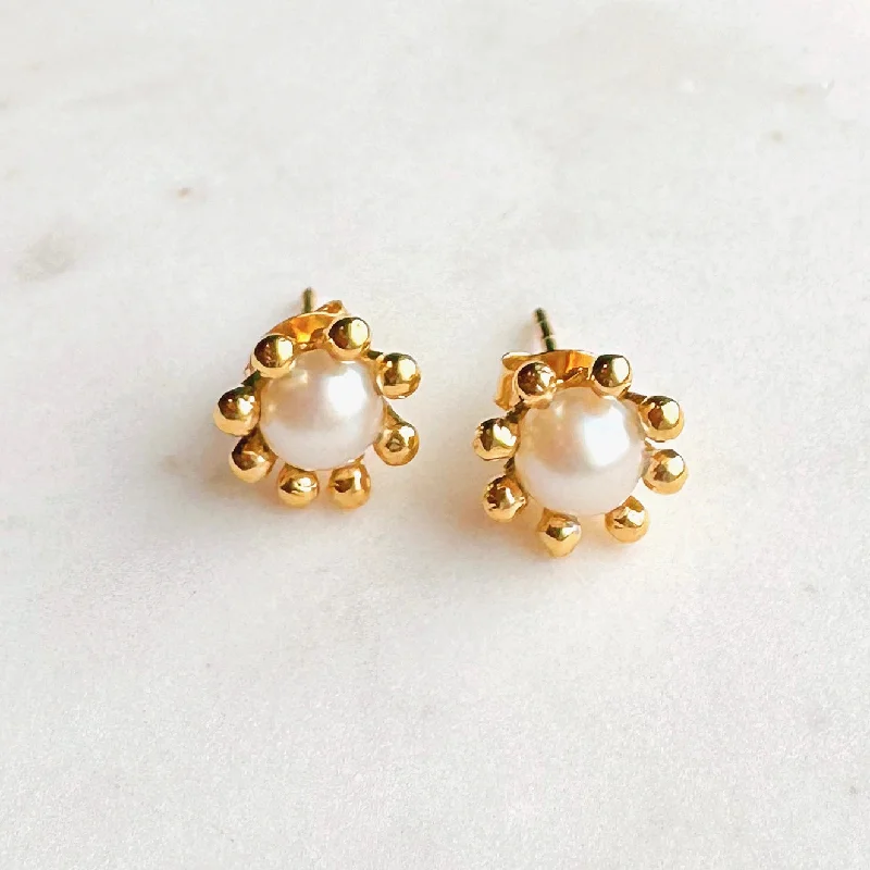 Starburst Gemstone Stud Earrings: pearl